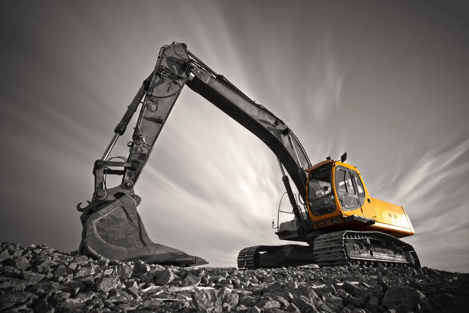 Volvo-Bagger arbeiten auf der Baustelle